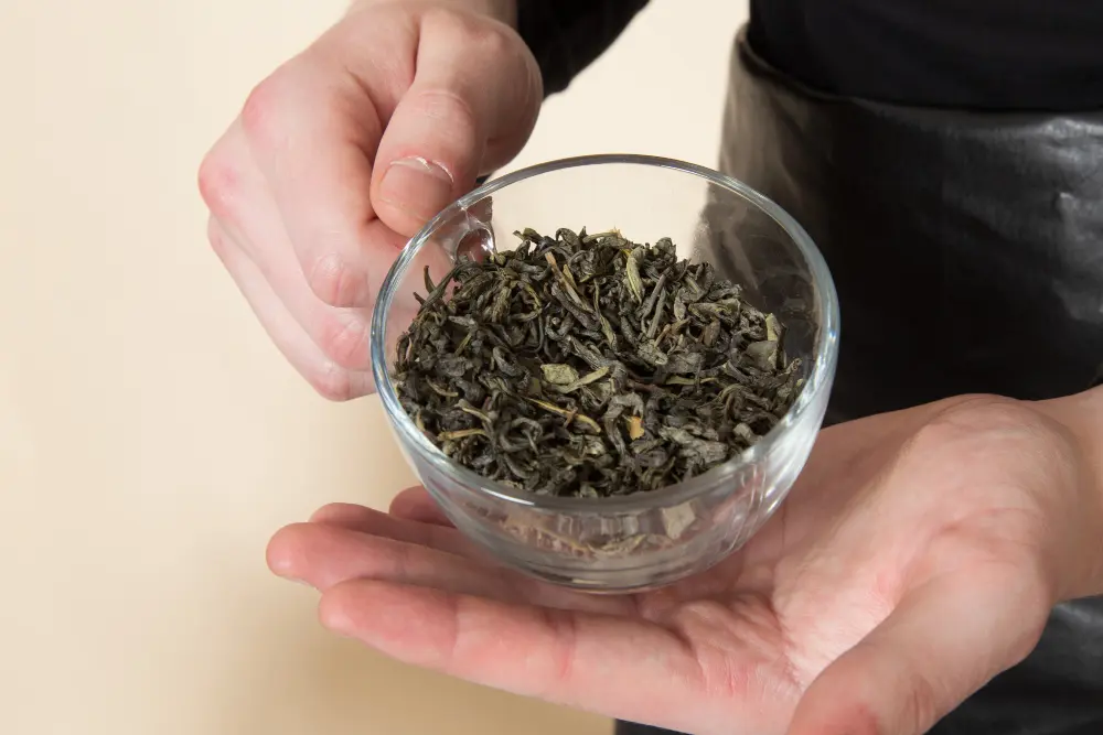 How to Store Black Tea Leaves